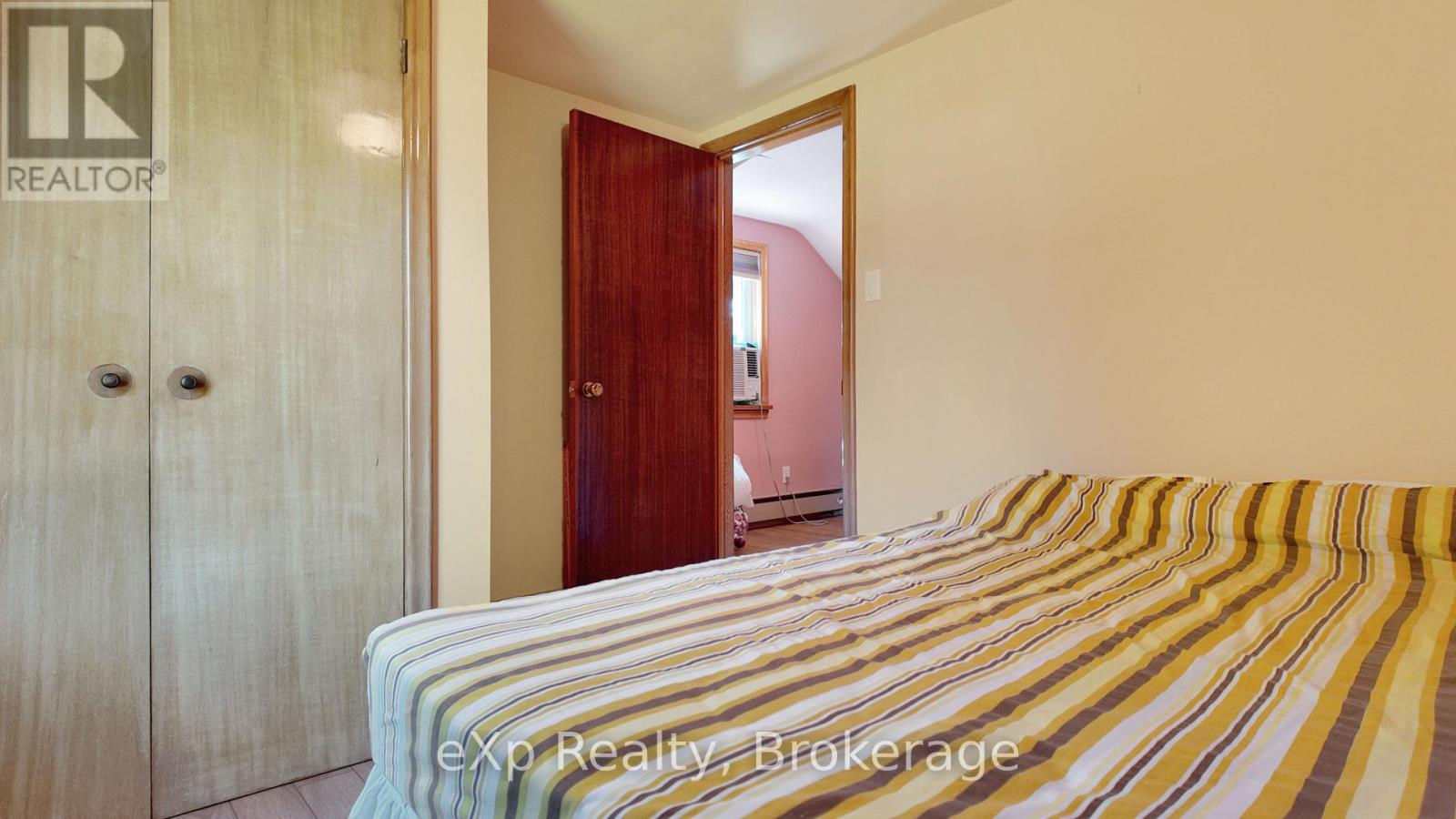 6 JOHNSTONE BOULEVARD - Image 25