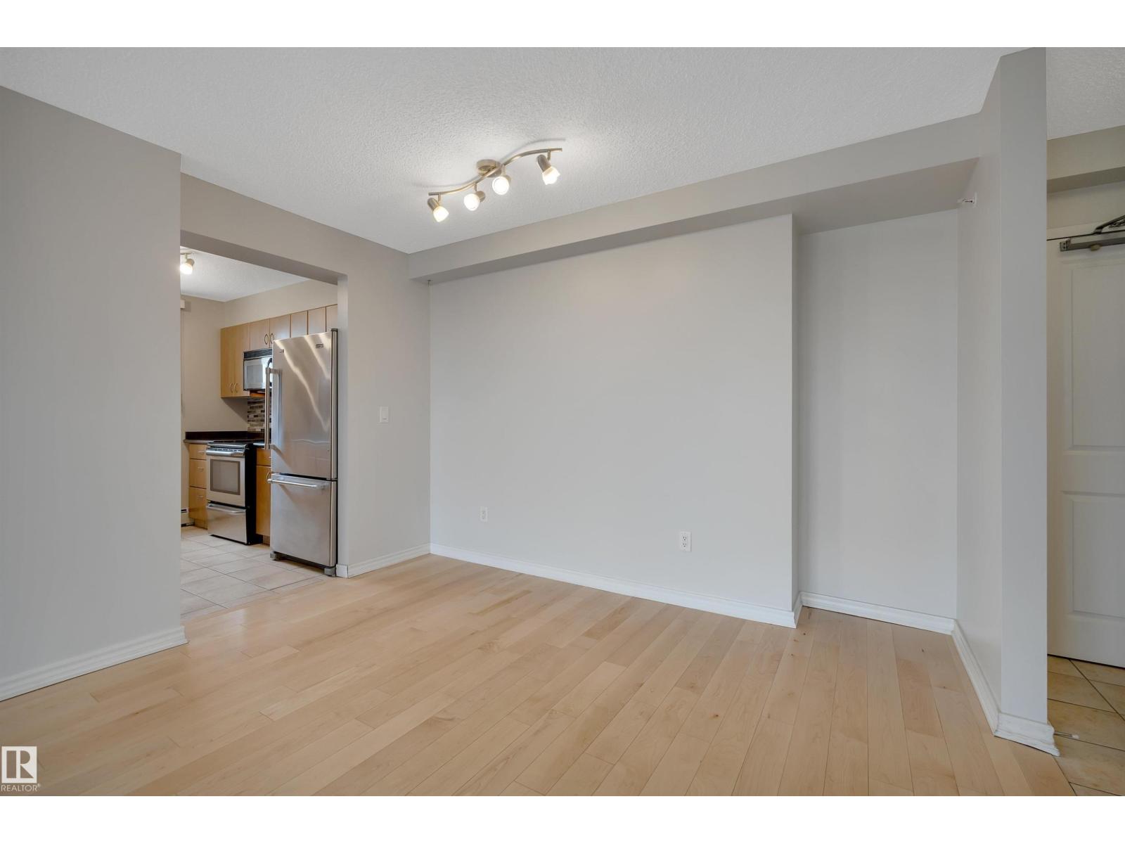 #1701 10303 105 ST NW - 19