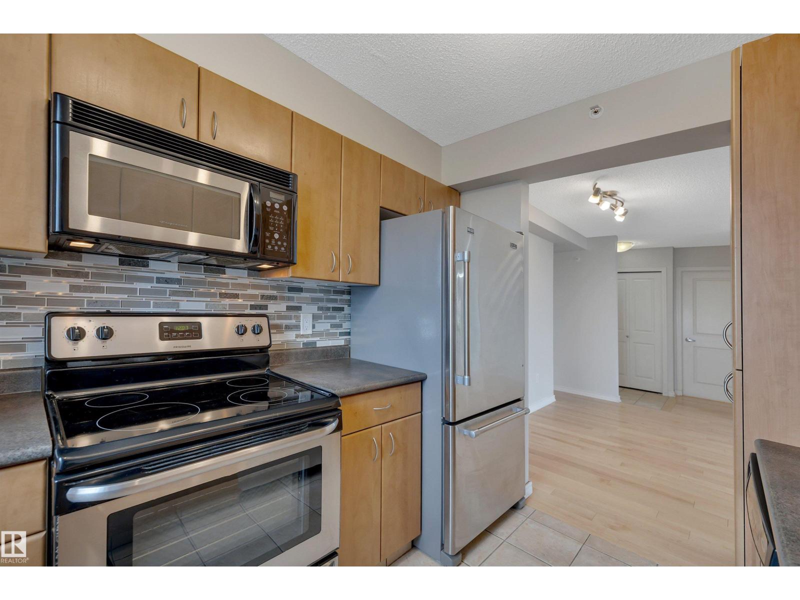 #1701 10303 105 ST NW - 23