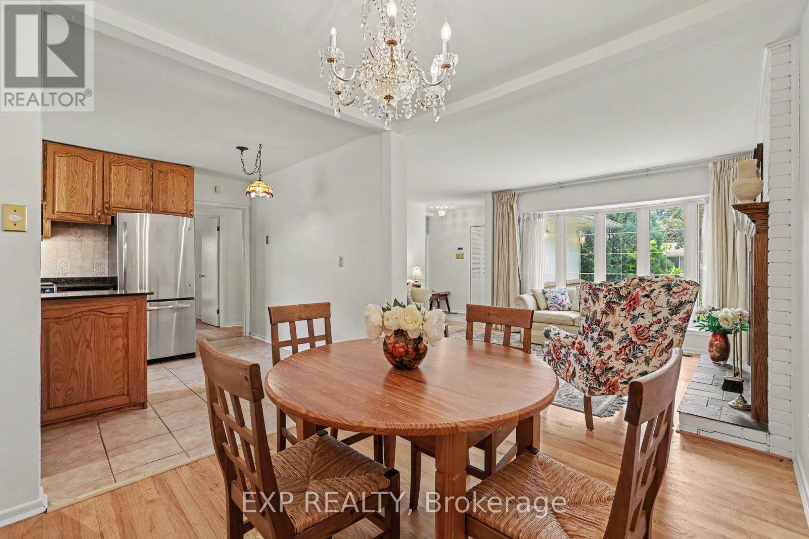 16 ELMSLEY CRESCENT - 10