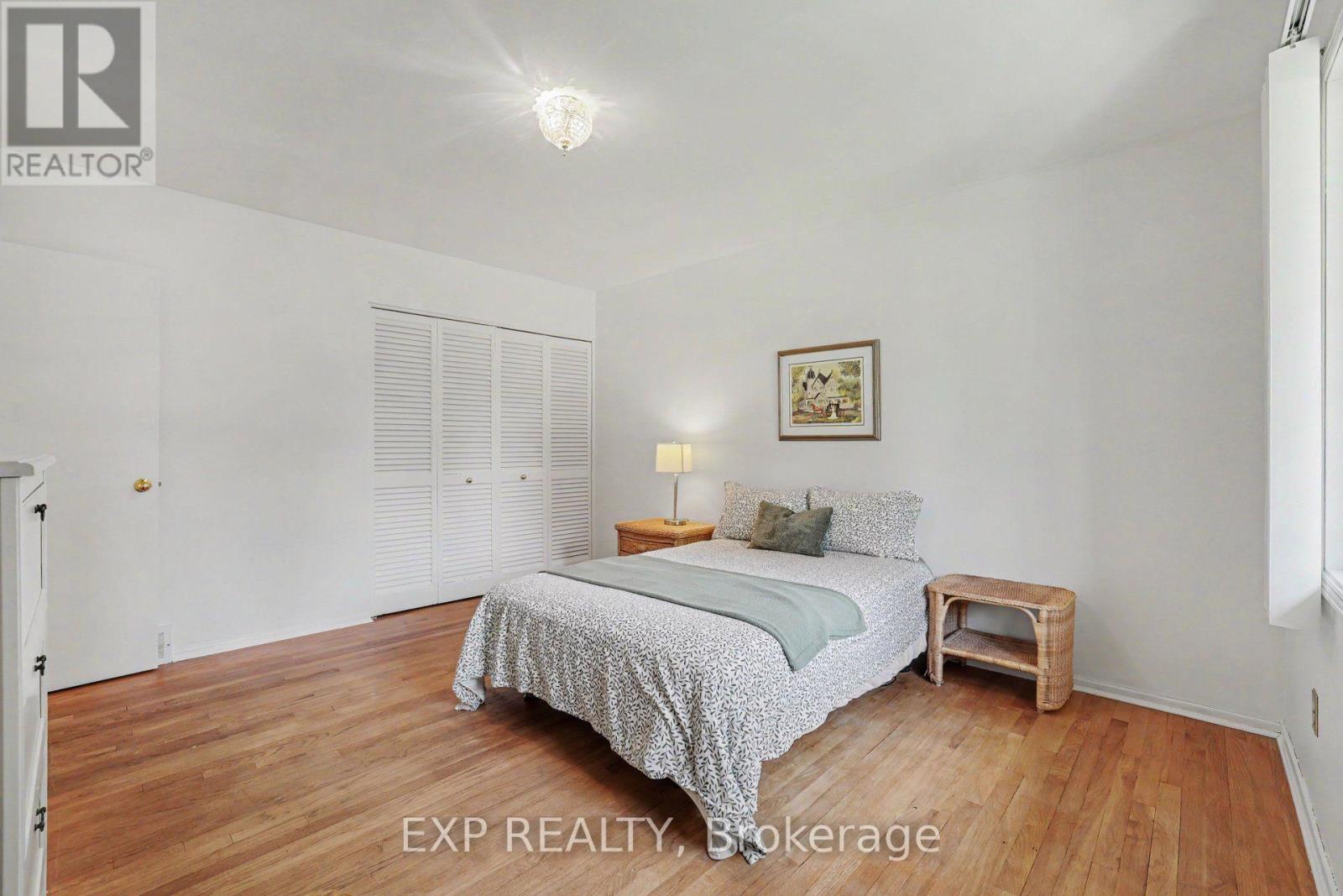16 ELMSLEY CRESCENT - 18