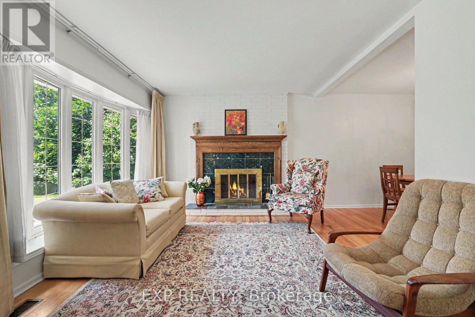 16 ELMSLEY CRESCENT - 8