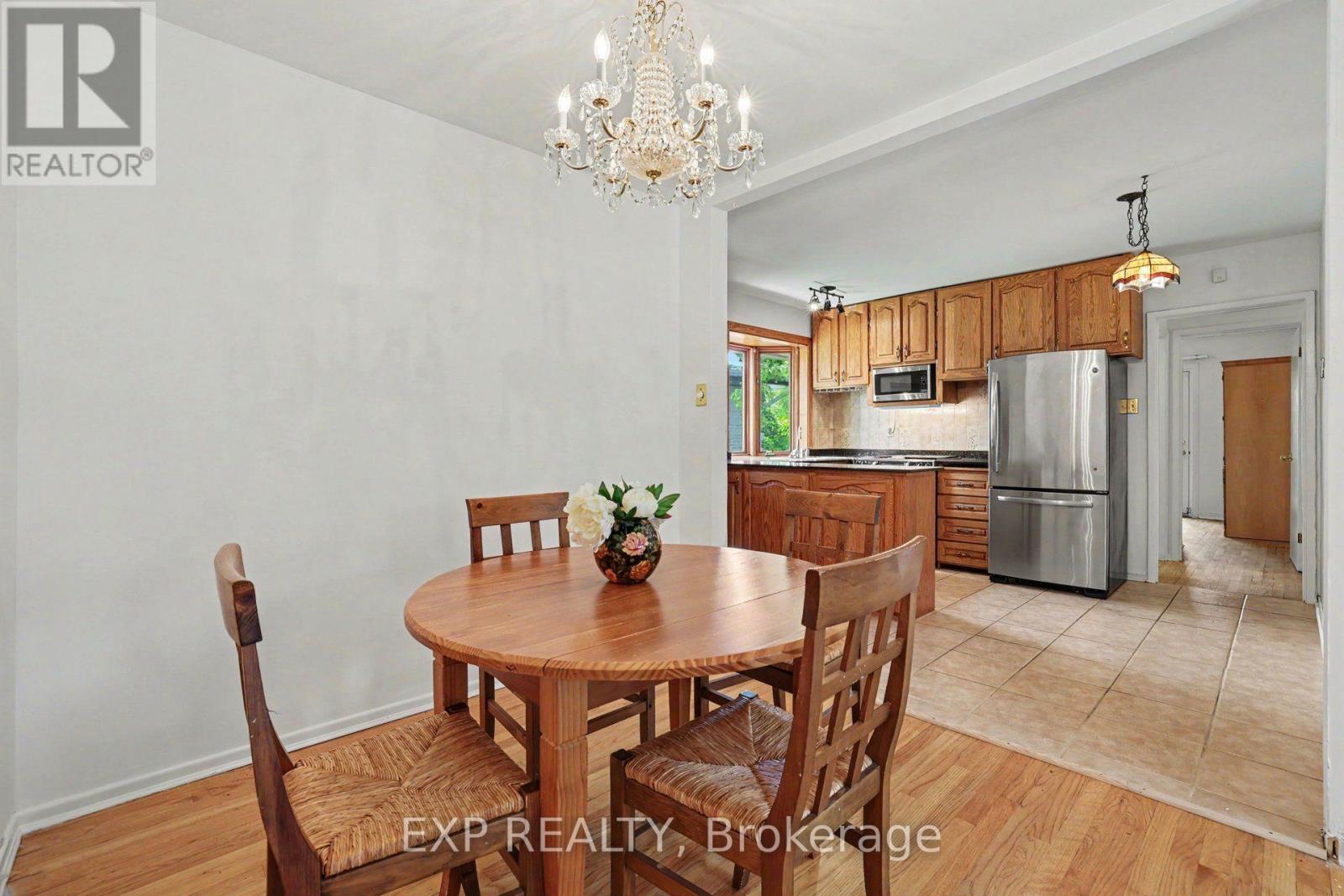 16 ELMSLEY CRESCENT - 9