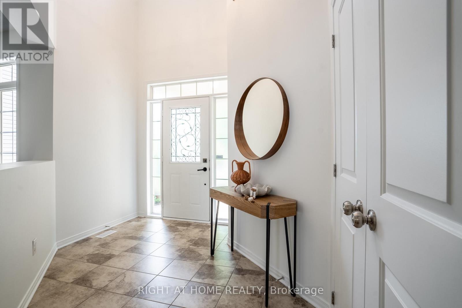106 SUNITA CRESCENT - 3