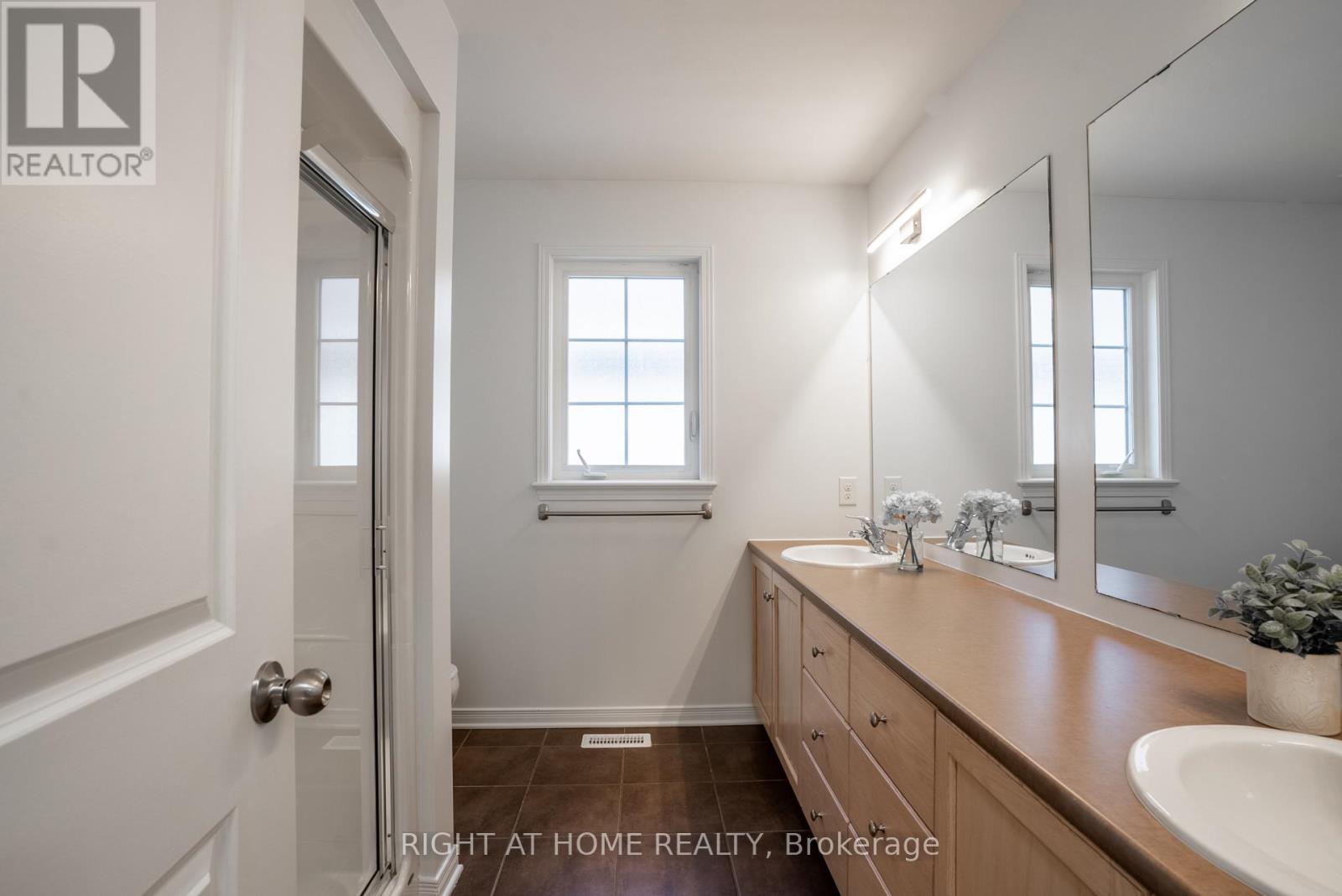 106 SUNITA CRESCENT - Image 38