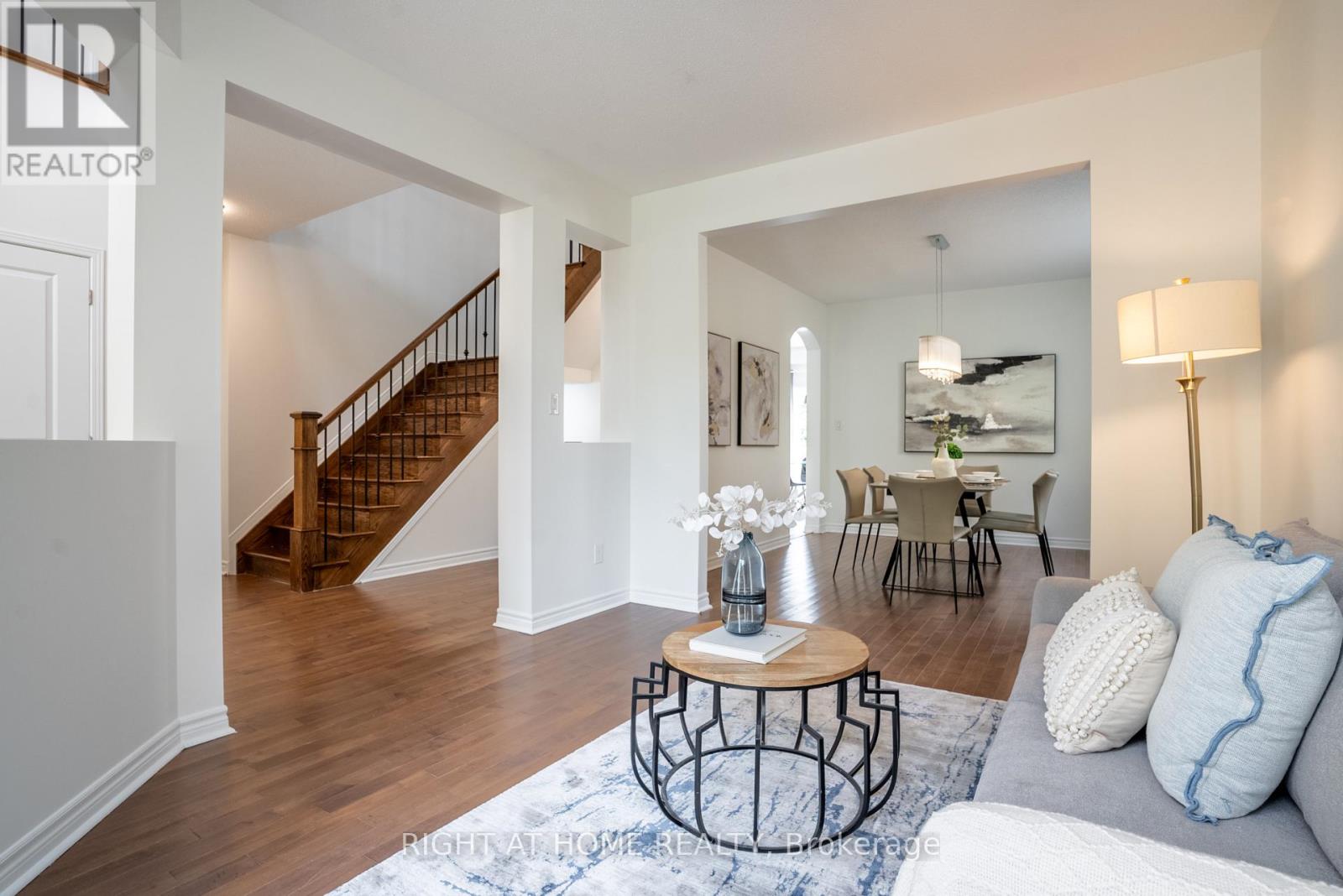 106 SUNITA CRESCENT - 7