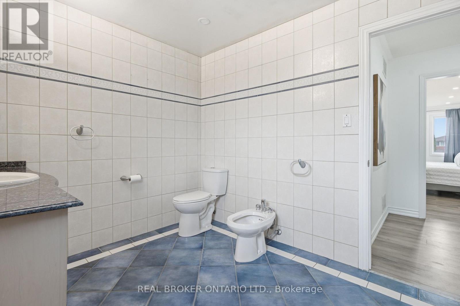 94 ROXANA AVENUE - 25