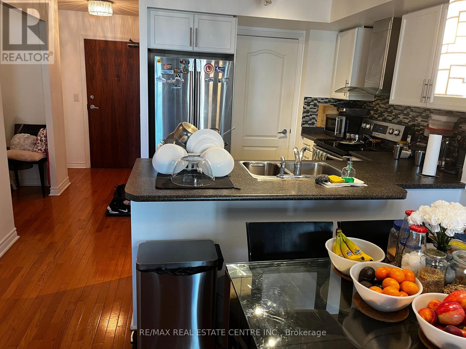 #1010 33 ELM DRIVE E - 12