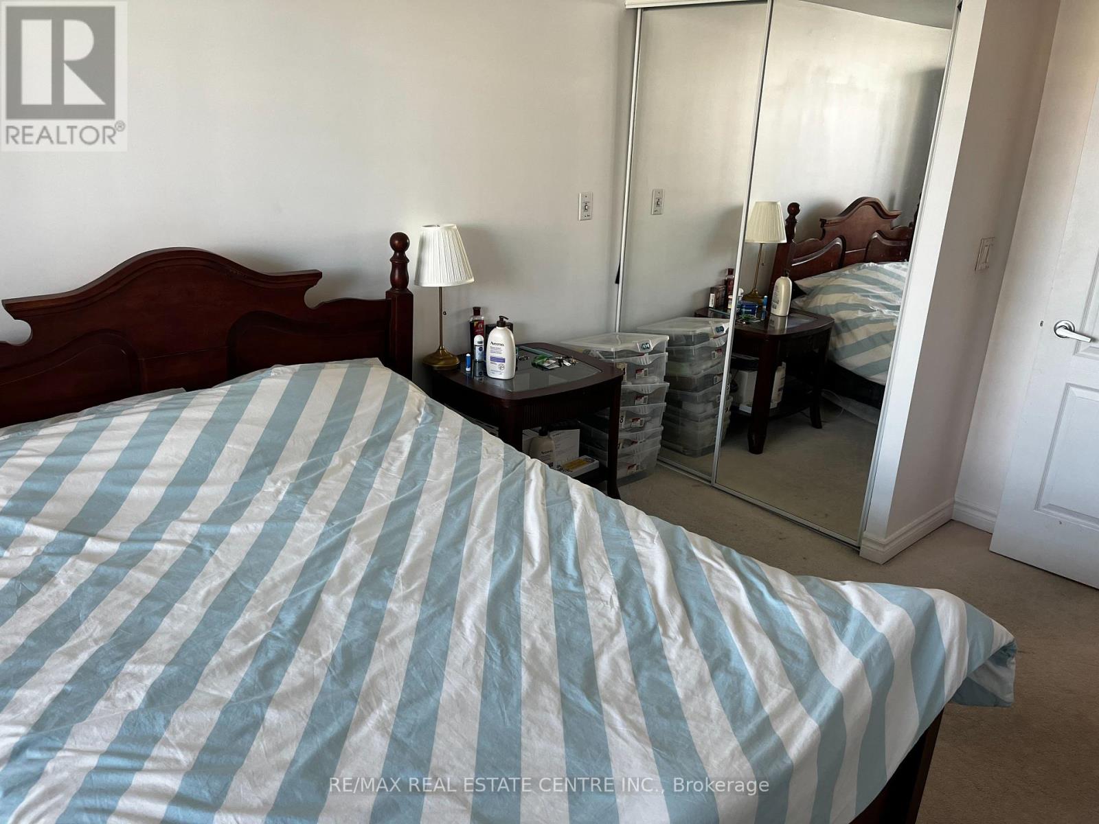 #1010 33 ELM DRIVE E - 14