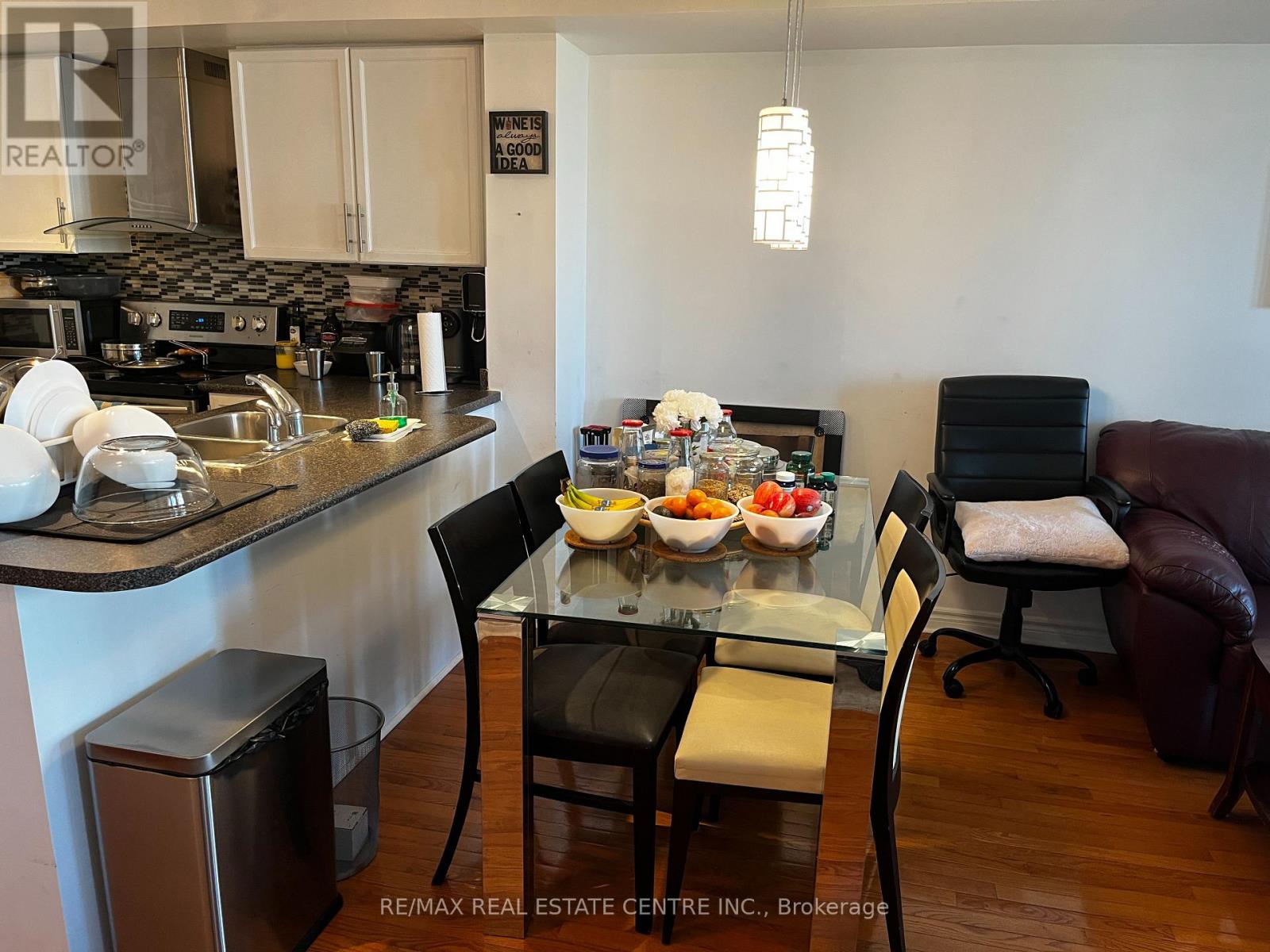 #1010 33 ELM DRIVE E - 8