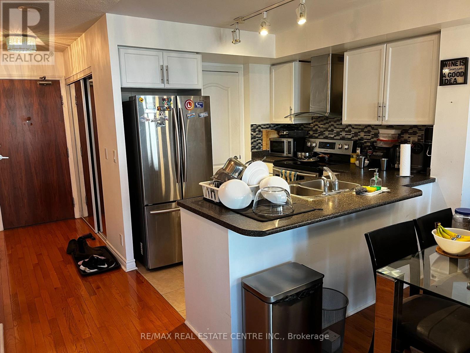 #1010 33 ELM DRIVE E - 9