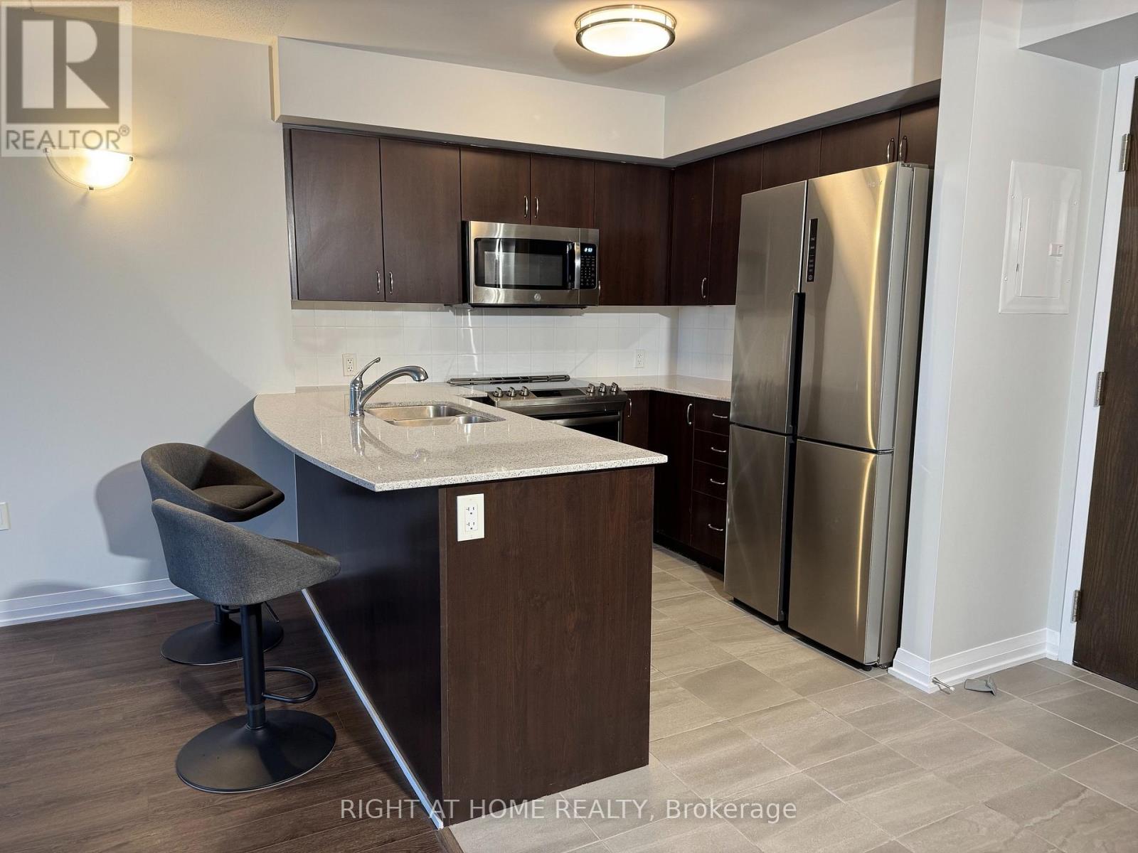 #307 40 VIA ROSEDALE WAY - Image 4