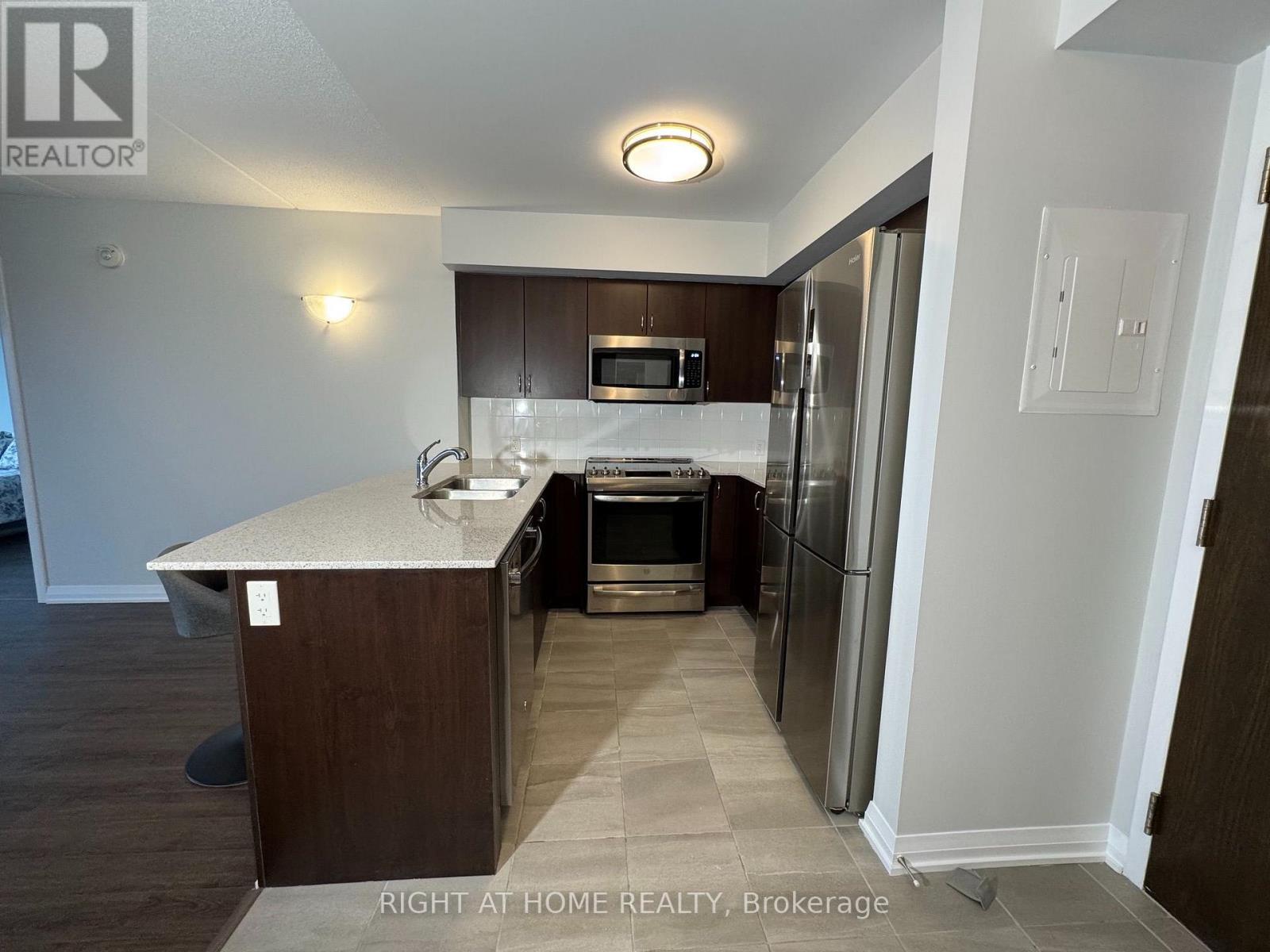 #307 40 VIA ROSEDALE WAY - Image 7