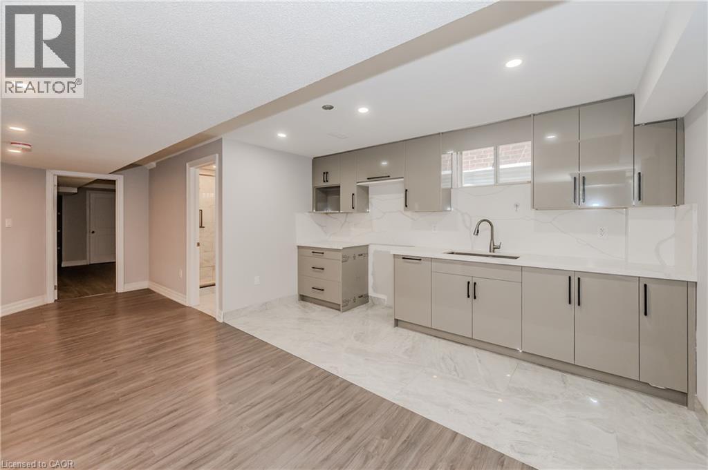 498 THOMAS SLEE Drive Unit# Basement — photo 3