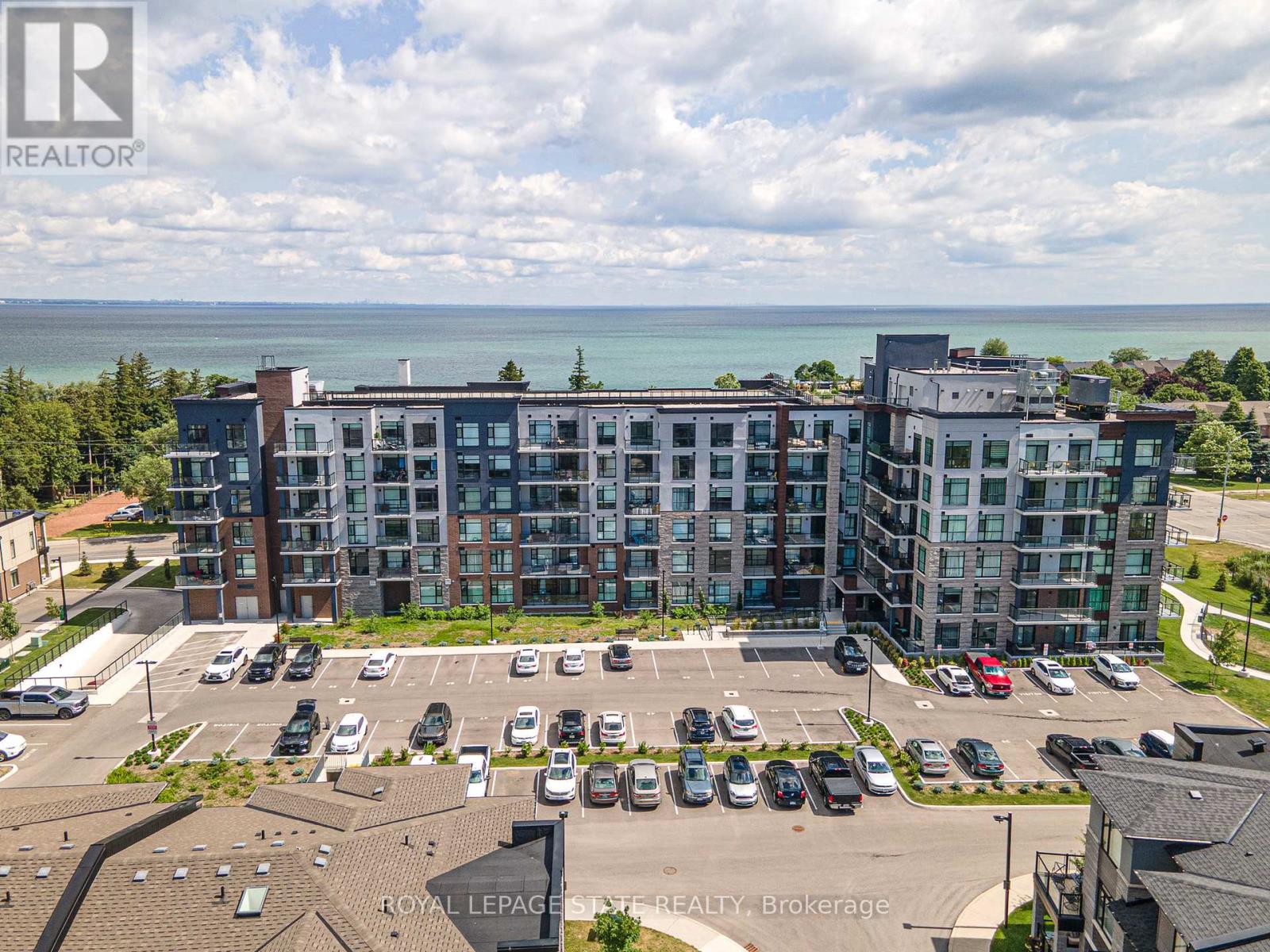 Photo of 600 North Service Road