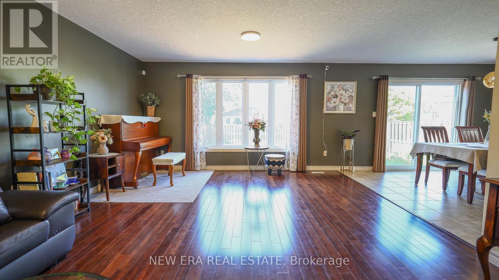 932 GRENFELL DRIVE - 14