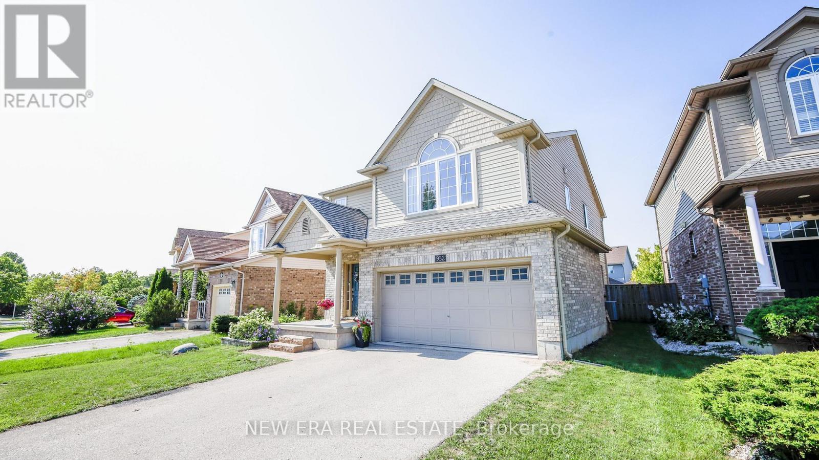 932 GRENFELL DRIVE - 2