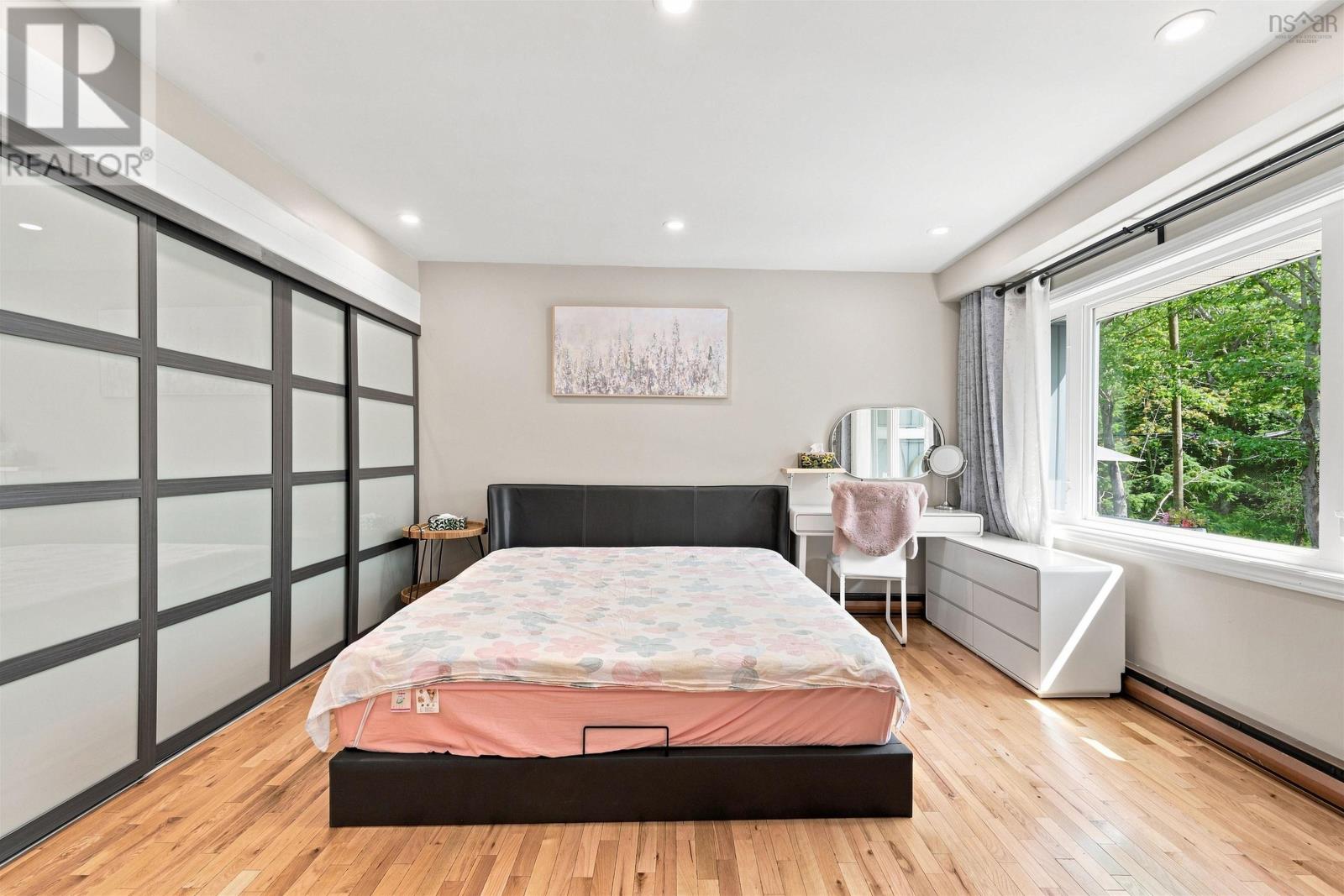 Property 25 of 49 of 96 Bayview Road