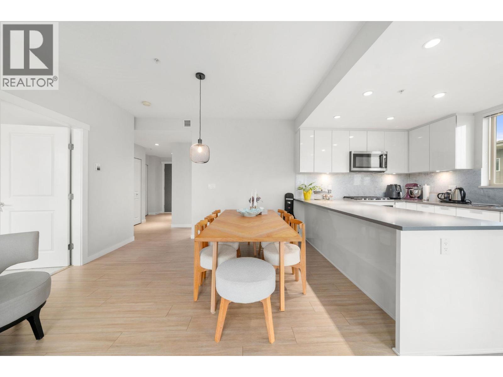 503 2632 LIBRARY LANE, North Vancouver