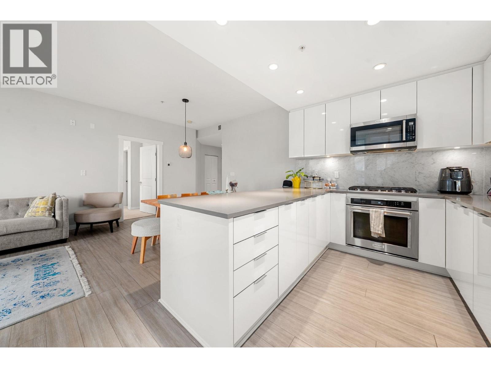503 2632 LIBRARY LANE, North Vancouver