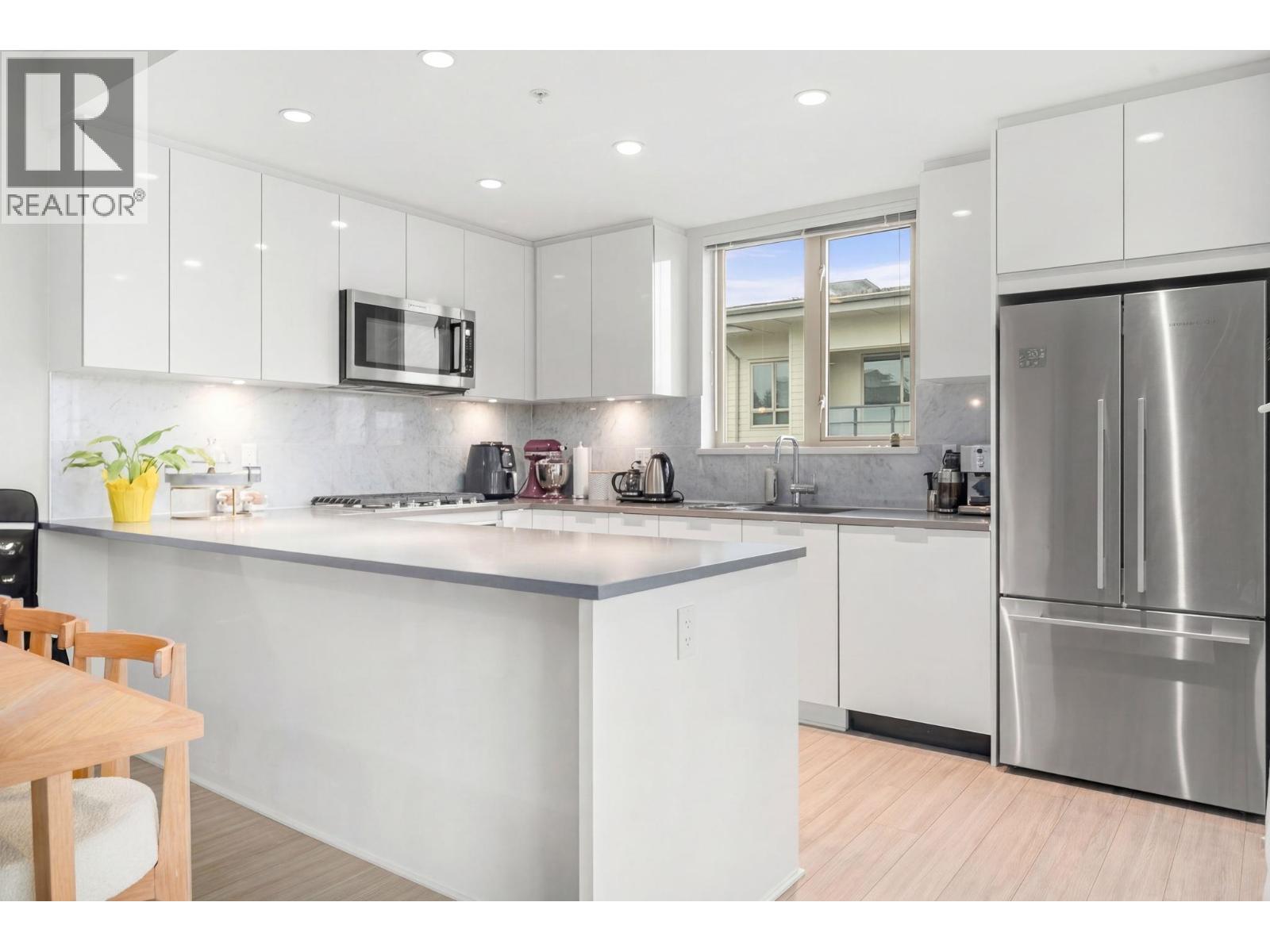 503 2632 LIBRARY LANE, North Vancouver