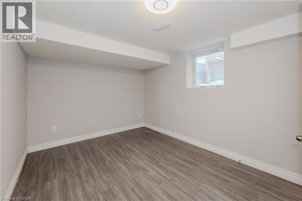 498 THOMAS SLEE Drive - Image 40