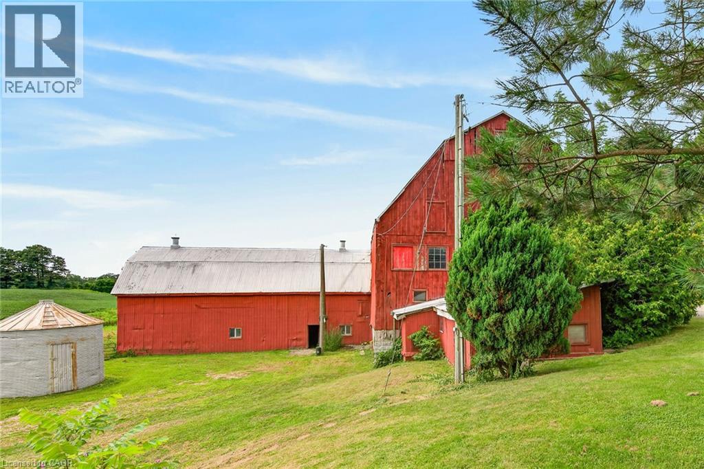 7011 DICKENSON Road E - Image 39
