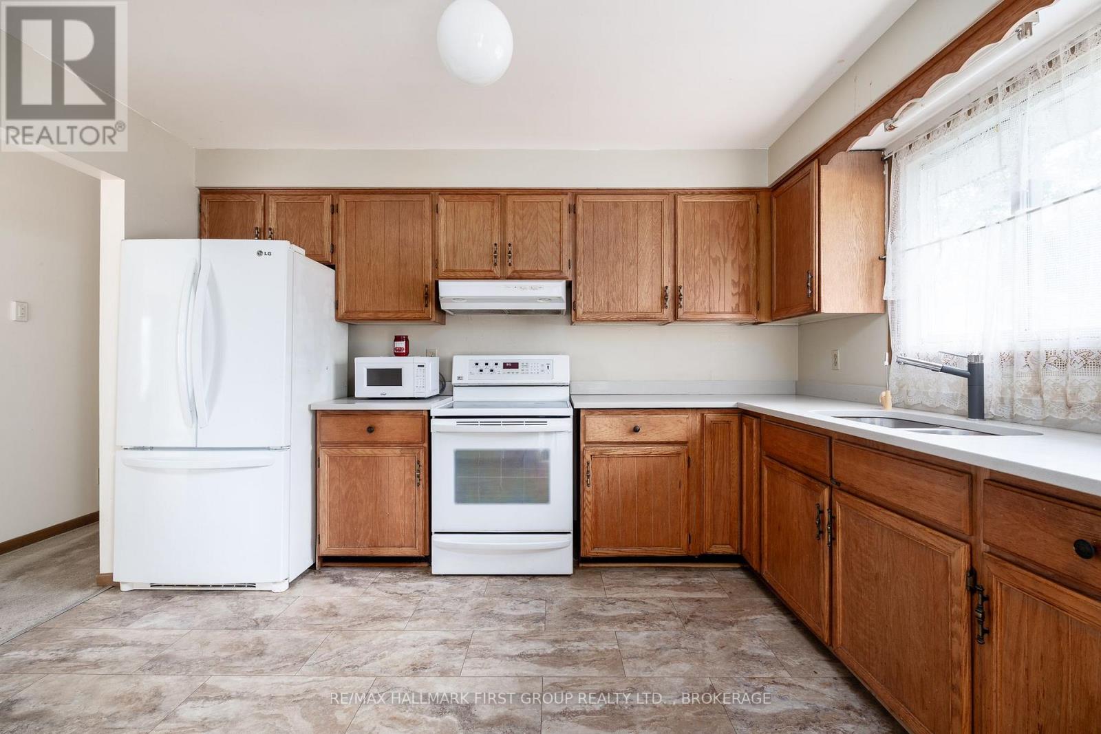 101 CASCADE BOULEVARD - Image 11