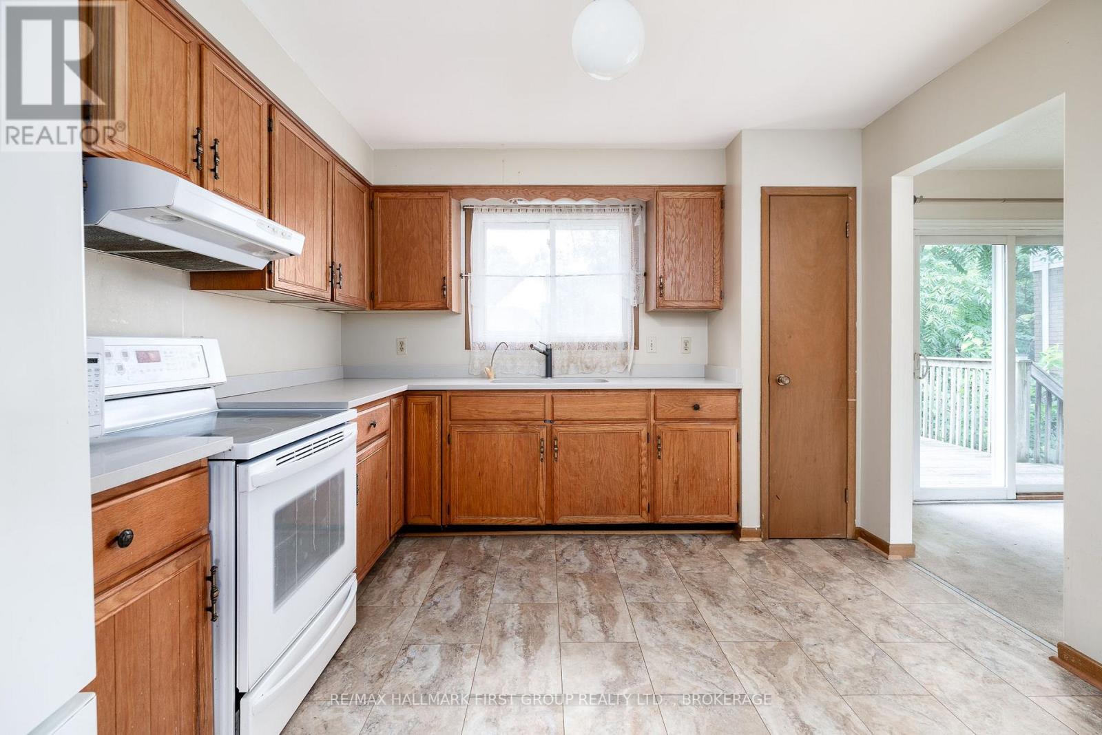 101 CASCADE BOULEVARD - Image 12