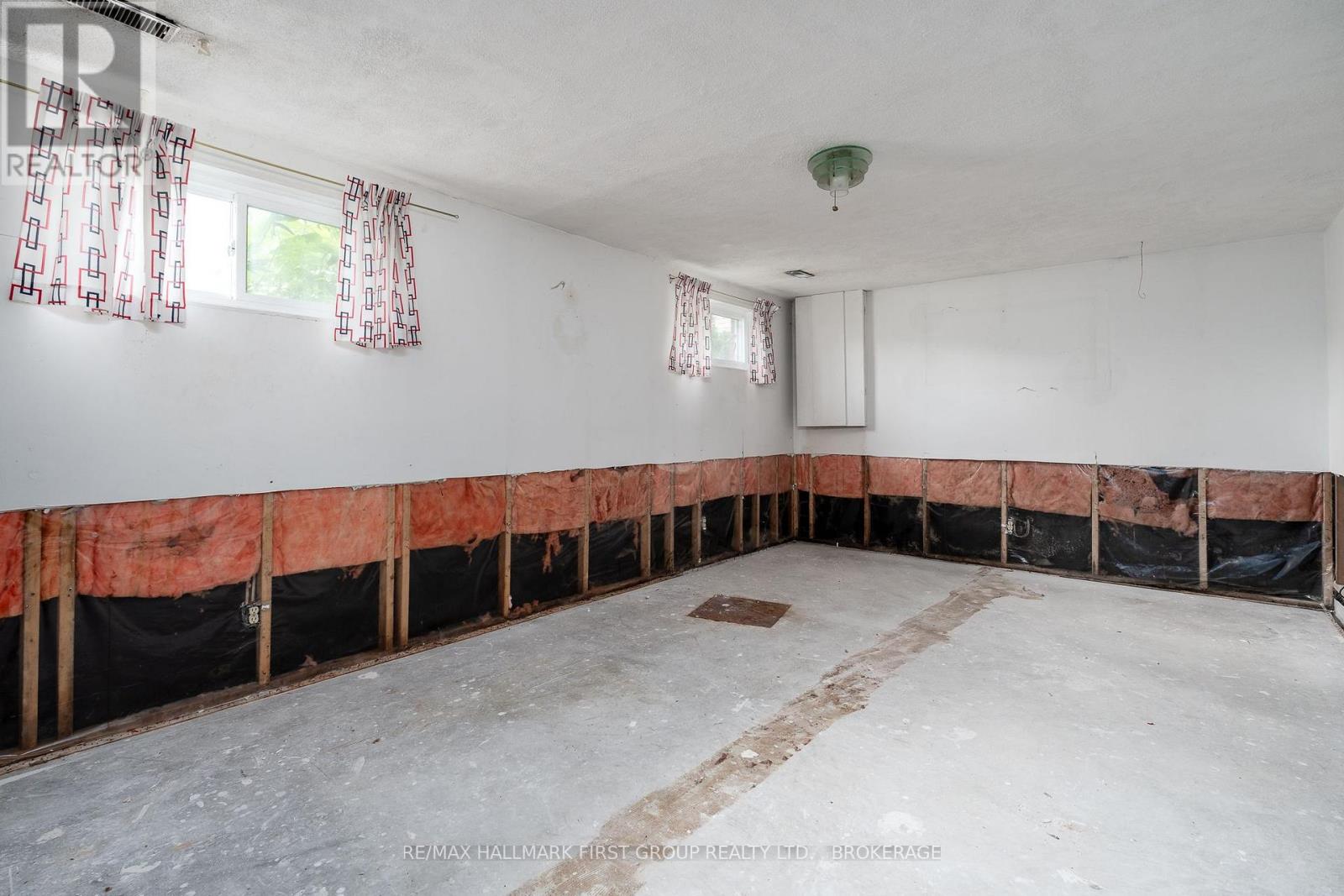 101 CASCADE BOULEVARD - Image 22