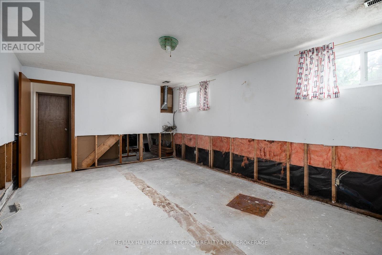 101 CASCADE BOULEVARD - 23