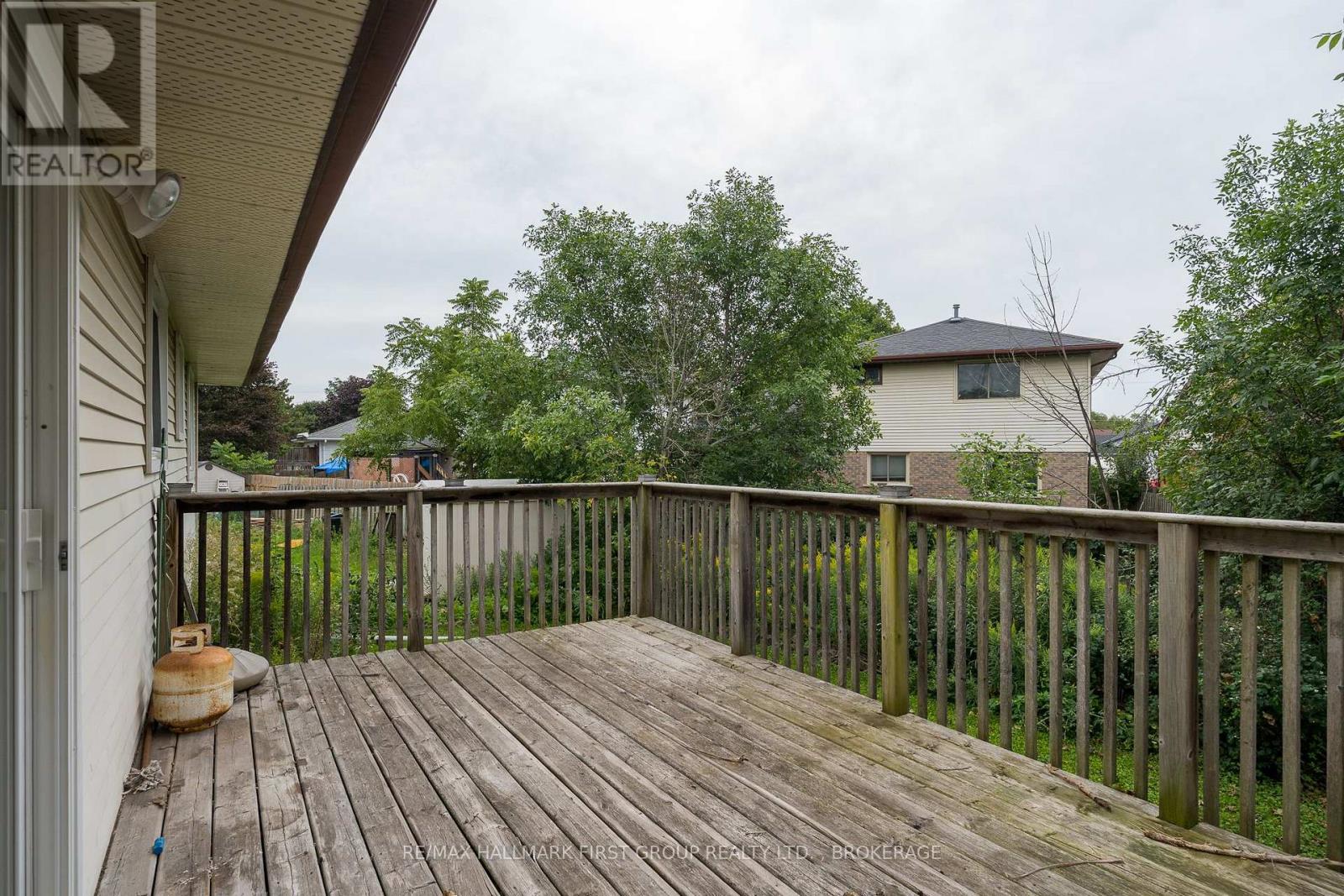 101 CASCADE BOULEVARD - 33