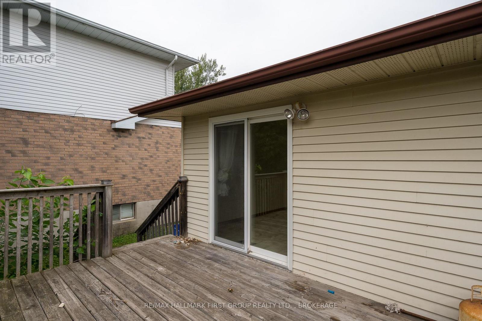 101 CASCADE BOULEVARD - 34