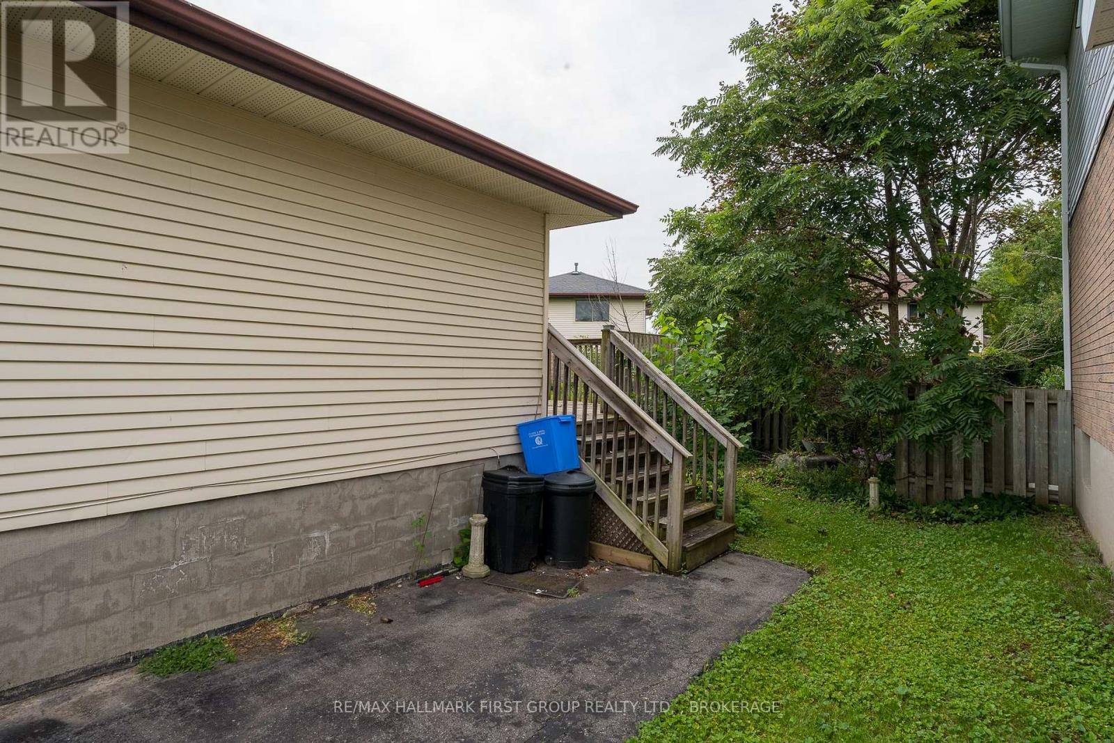 101 CASCADE BOULEVARD - Image 35