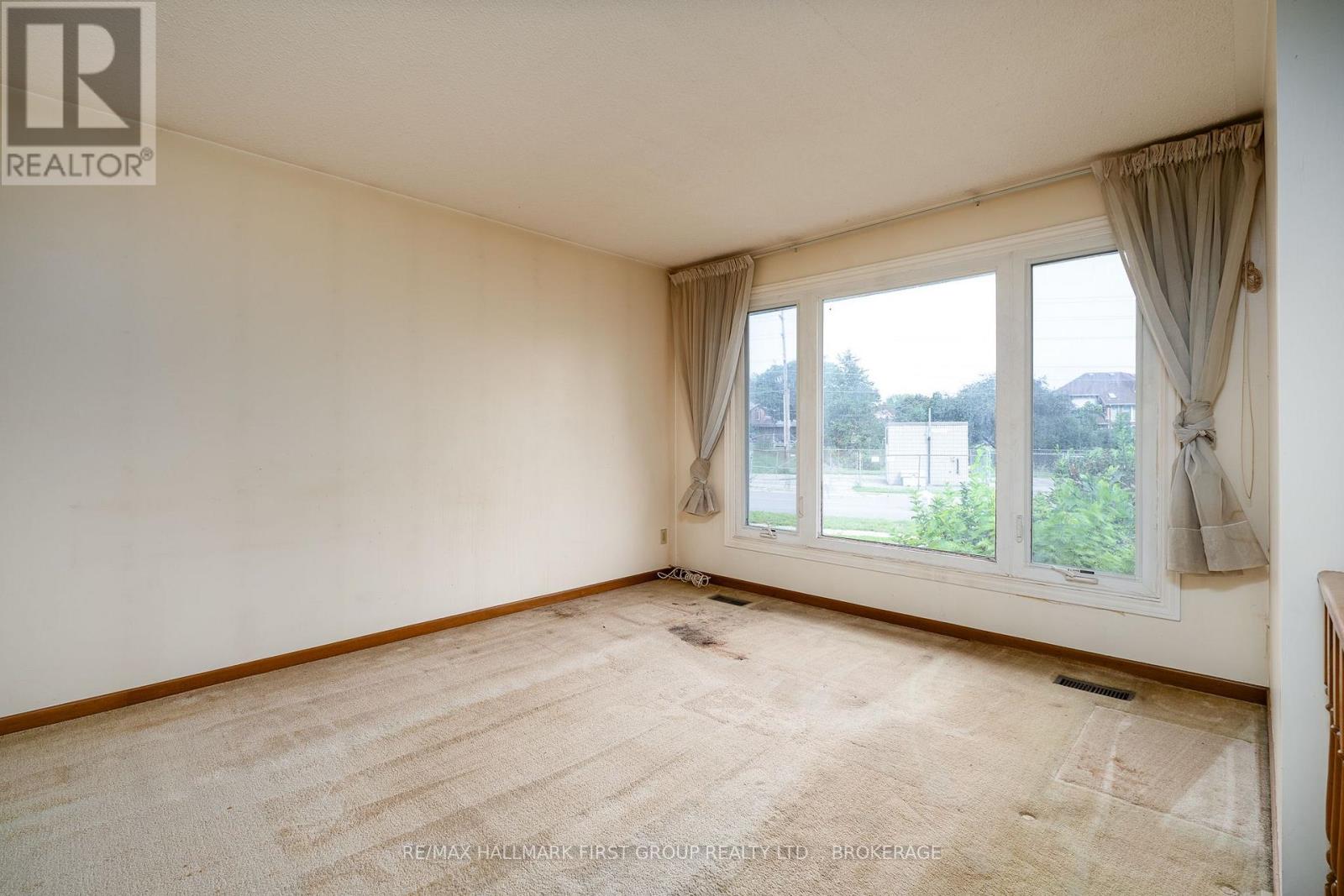 101 CASCADE BOULEVARD - 8