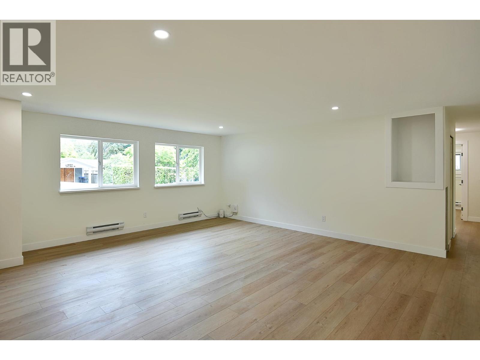 5787 EBBTIDE STREET, Sechelt