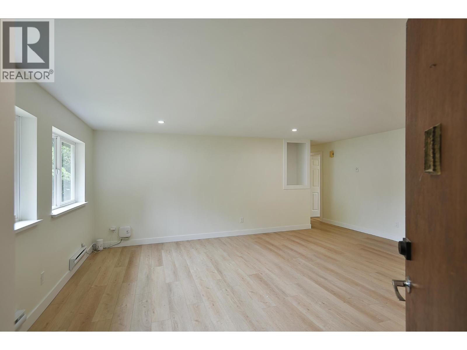 5787 EBBTIDE STREET, Sechelt