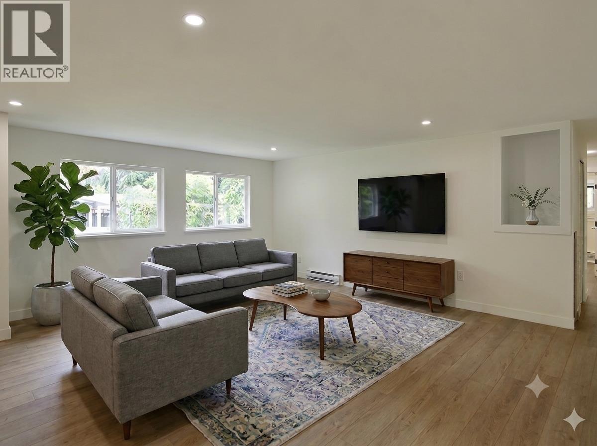 5787 EBBTIDE STREET, Sechelt