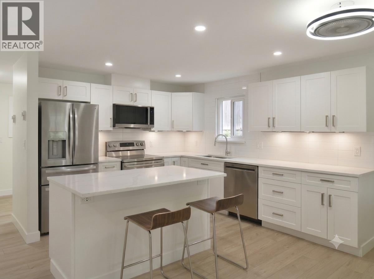 5787 EBBTIDE STREET, Sechelt