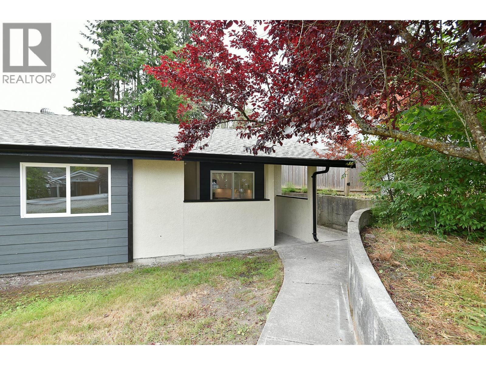 5787 EBBTIDE STREET, Sechelt