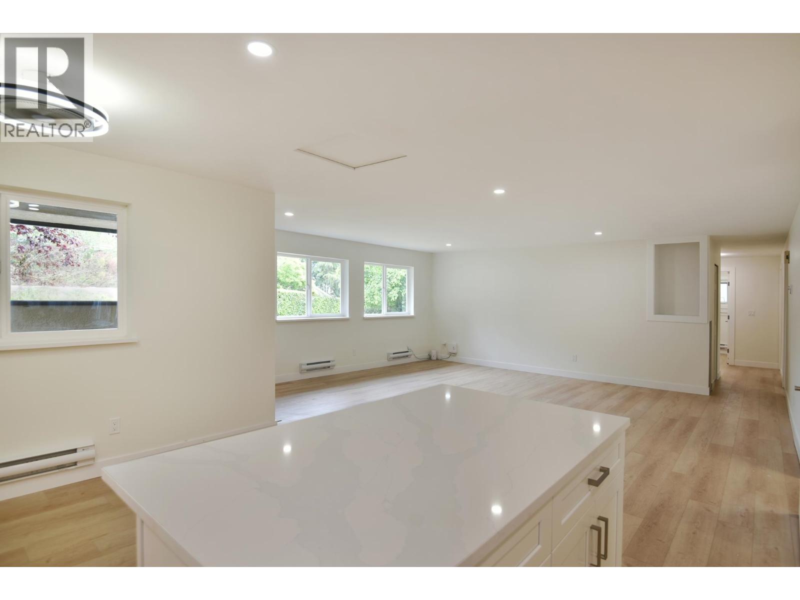 5787 EBBTIDE STREET, Sechelt