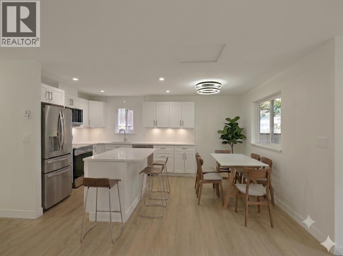 5787 EBBTIDE STREET, Sechelt