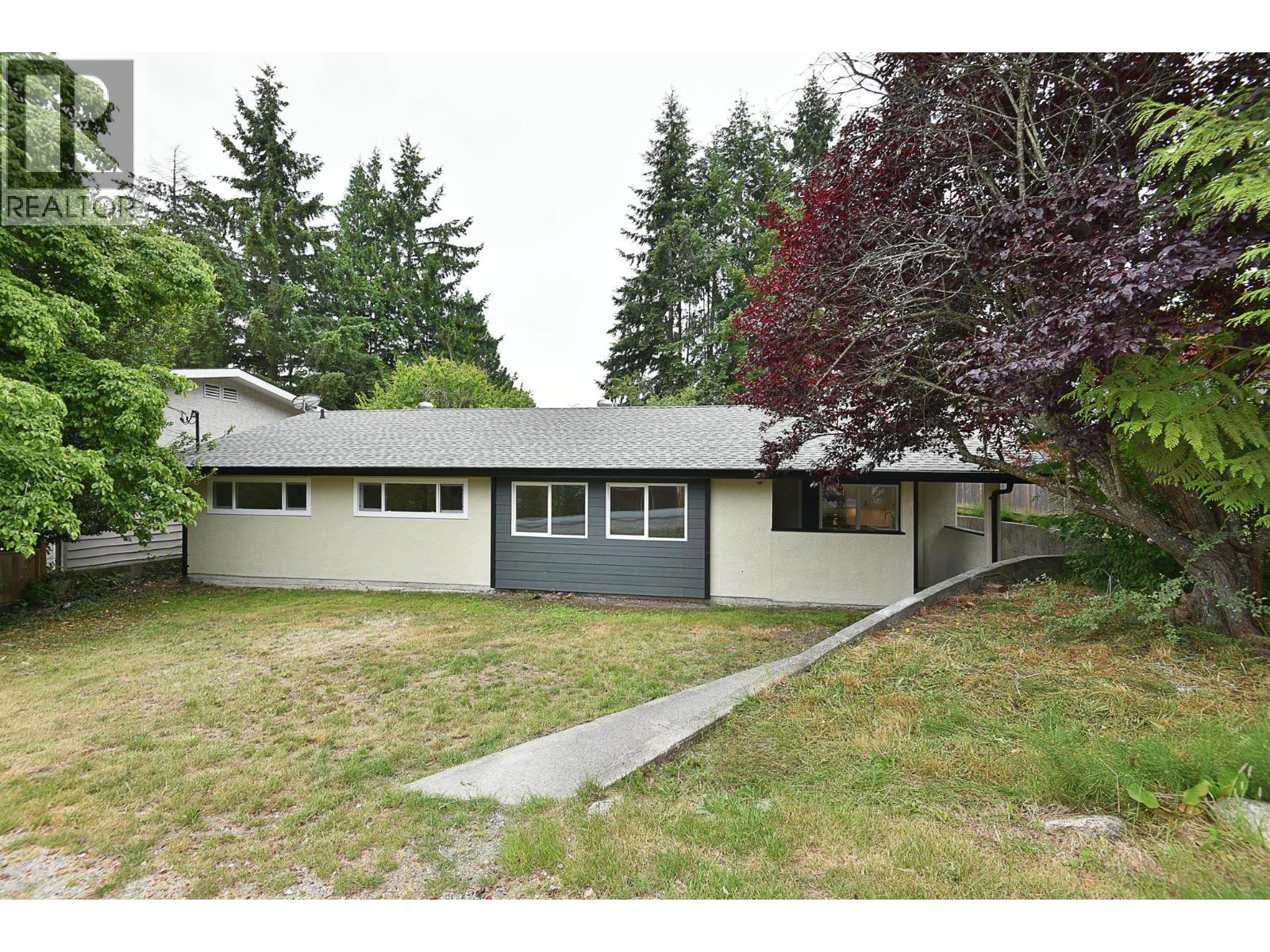 5787 EBBTIDE STREET, Sechelt
