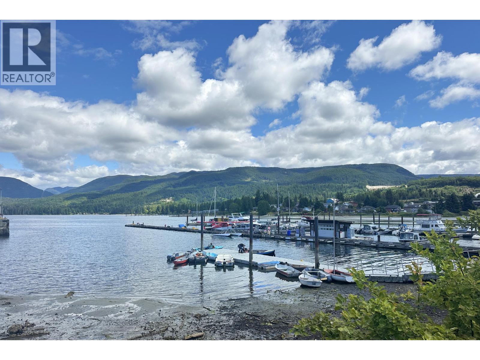 5787 EBBTIDE STREET, Sechelt