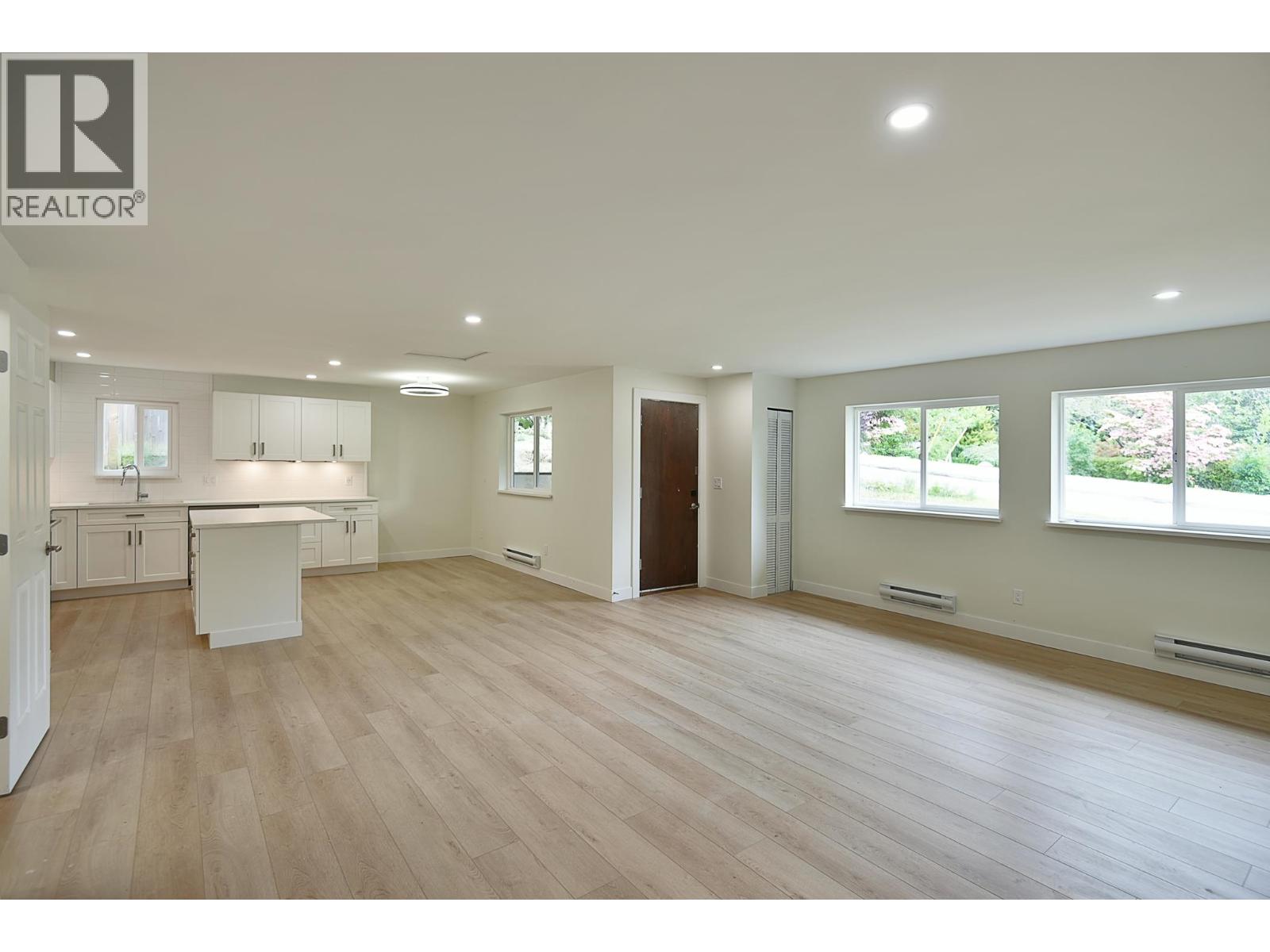 5787 EBBTIDE STREET, Sechelt