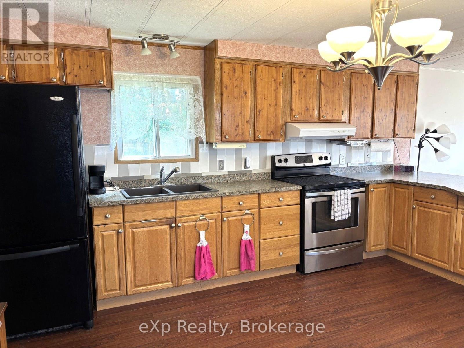 #4 230 4 CONCESSION - Image 18