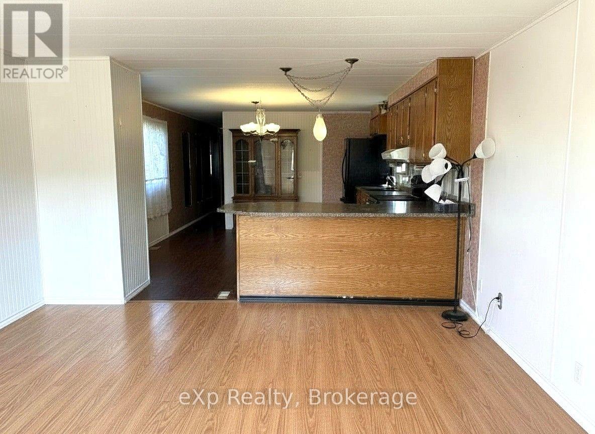 #4 230 4 CONCESSION - Image 22