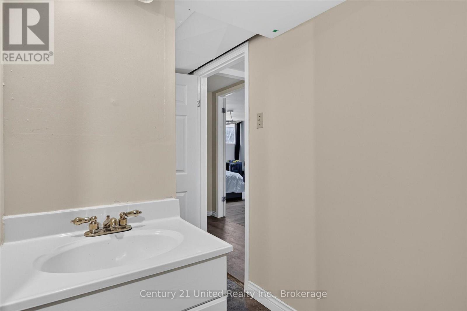2110 SPRINGWOOD ROAD - Image 38
