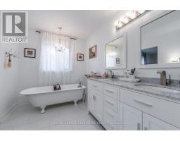 15 Battenberg Avenue, Toronto, ON M4L1J7 Photo 13