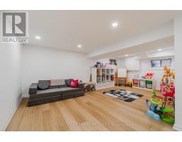 15 Battenberg Avenue, Toronto, ON M4L1J7 Photo 18